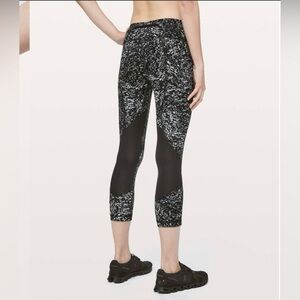 Lululemon Pace Rival Crop *22" in Achromatize Ice Grey Black